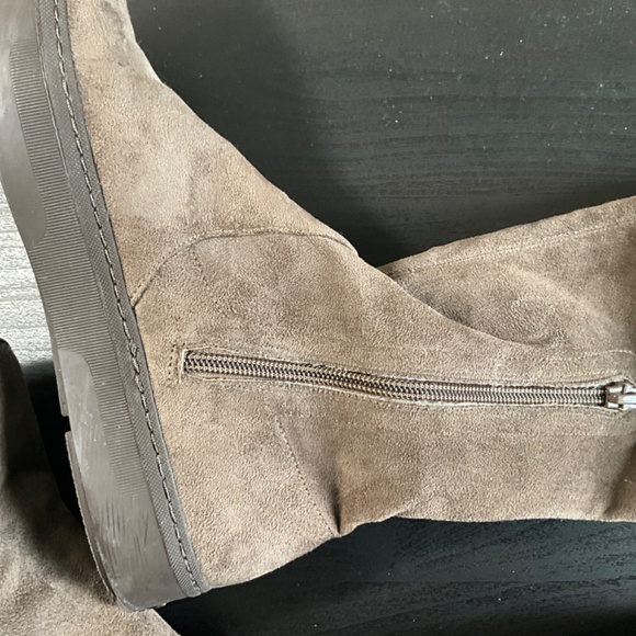 stuart weitzman  knee high suede boots  flat olive green size 7 - Picture 2 of 6